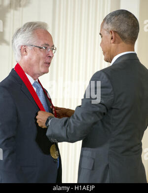 Washington, District of Columbia, USA. 22nd Sep, 2016. United States President Barack Obama presents the 2015 National Humanities Medal to Louis Menand, Author of Cambridge, Massachusetts, during a ceremony in the East Room of the White House in Washington, DC on Thursday, September 22, 2016.Credit: Ron Sachs/CNP Credit:  Ron Sachs/CNP/ZUMA Wire/Alamy Live News Stock Photo