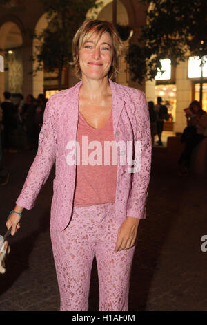 Athens, Greece. 22nd Sep, 2016. The protagonist of the film ''La Pazza Goia'' Valeria Bruni Tedeschi attends at the premiere in Athens. Credit:  Aristidis Vafeiadakis/ZUMA Wire/Alamy Live News Stock Photo