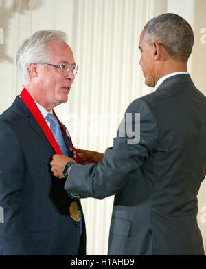 Washington, Us. 22nd Sep, 2016. United States President Barack Obama presents the 2015 National Humanities Medal to Louis Menand, Author of Cambridge, Massachusetts, during a ceremony in the East Room of the White House in Washington, DC on Thursday, September 22, 2016. Credit: Ron Sachs/CNP - NO WIRE SERVICE - © dpa/Alamy Live News Stock Photo