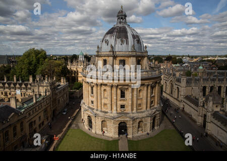 Oxford, UK. 23rd September 2016. Transformer 5 crew and cast filming in Oxford. Credit:  Pete Lusabia/Alamy Live News Stock Photo