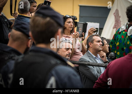 Rome, Italy. 23rd September, 2016. demonstration against the Commissioner of the former Italsider Bagnoli.     Rome, Italy. 23rd September, 2016. demonstration against the Commissioner of the former Italsider Bagnoli. Pictured Mayor of Naples Luigi de Magistris during protest in Rome against the commissioner of the Italisider Bagnoli decided by premier Matteo Renzi. Credit:  Andrea Ronchini/Alamy Live News Stock Photo