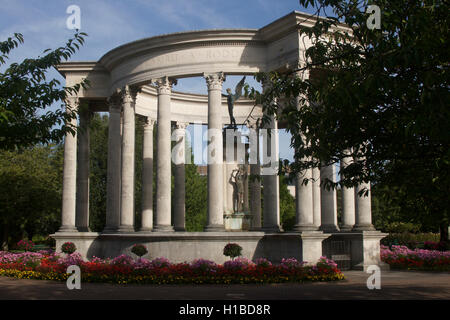 Welsh National War Memorial in Alexandra Gardens, Cathays Park, Cardiff Stock Photo