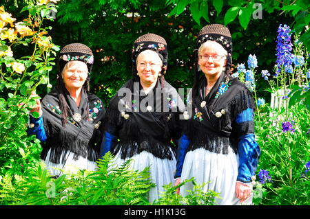 Frauen, Tracht, Trachtentanzgruppe, Nordseeinsel, Pellworm, Rosentag, Schleswig-Holstein, Deutschland Stock Photo