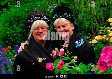 Frauen, Tracht, Trachtentanzgruppe, Nordseeinsel, Pellworm, Rosentag, Schleswig-Holstein, Deutschland Stock Photo