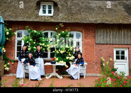 Frauen, Tracht, Trachtentanzgruppe, Nordseeinsel, Pellworm, Schleswig-Holstein, Deutschland Stock Photo