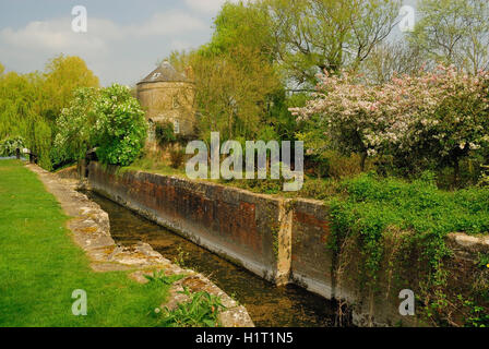 Roundhouse on the disused Thames & Severn canal at Cerney Wick lock. Stock Photo