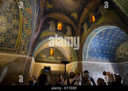 Ravenna, Ravenna Province, Italy. Interior of the 5th century mausoleum, Mausoleo di Galla Placidia. Mosaic of The Good Shepherd Stock Photo