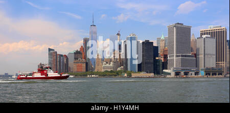 FDNY fire boat Three Forty Three in New York Harbor, NY Stock Photo