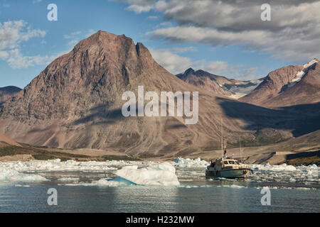 EUROPE, GREENLAND, Kujalleq Municipality, Narsarsuaq, Qoroq Ice Fjord ...