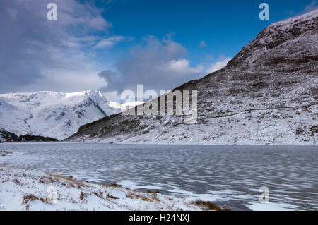 Llyn Ogwen in Winter snow Stock Photo