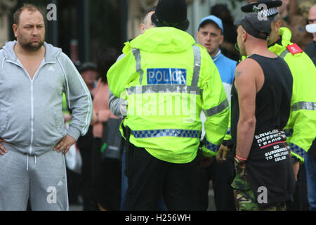 Newcaslte Upon Tyne, UK. 24th Sep, 2016. Saturday the 24 of Sept. 2016. EDL supporters are instructed by police. Credit:  Dan Cooke/Alamy Live News Stock Photo