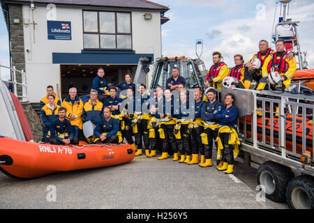 Aberystwtyth, Wales, UK. 24th Sep, 2016. Photographer JACK LOWE, grandson of ‘Dad's Army' actor Arthur Lowe, at Aberystwyth RNLI station photographing the crew and boats as part of his massive 5 year long project to document all 237 RNLI lifeboat stations in the UK, using an antique ‘plate' camera and the ‘wet collodion' process on 12”x10” glass negatives. Each negative has to be prepared by hand just before the photo is made, and he then has about 12 minutes to make the exposure and develop the image, which he does in an old ambulance he's converted into a mobile darkroom. © keith morris/Alam Stock Photo