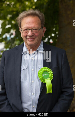 Witney, UK. 24th Sep, 2016. Green Party Co-leader and MP Caroline Lucas helps Larry Sanders, Brother of Senator Bernie Sanders, to launch his campaign to stand as Green Party MP candidate for Witney, following David Cameron standing down from his Witney seat. © adrian arbib/Alamy Live News Credit:  adrian arbib/Alamy Live News Stock Photo