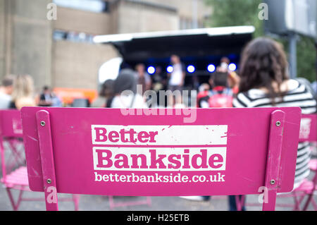 London, UK - 24th September 2016. Better Bankside festival at Tate Modern. People have fun with live music from a caravan of Merge Bankside. Credit: Alberto Pezzali/Alamy Live News Stock Photo