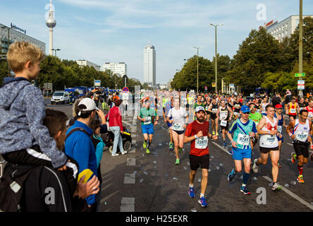 Berlin, Germany. 25th Sep, 2016. Participants running along Karl-Marx-Allee during the 43rd Berlin Marathon in Berlin, Germany, 25 September 2016. PHOTO: GREGOR FISCHER/dpa/Alamy Live News Stock Photo