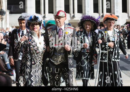 London, UK. 25 September 2016. The Costermongers Harvest Festival takes place at Guildhall Yard in the City of London. Credit:  Bettina Strenske/Alamy Live News Stock Photo