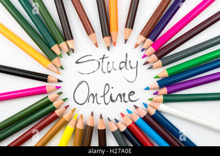 Colouring pencils in circle arrangement with message Study Online, education concept Stock Photo