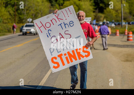 Wawayanda, United States. 24th Sep, 2016. Local residents and activist groups held a press conference and a protest rally calling for the immediate stop of the construction of the CPV gas-fired power plant in the Orange County town of Wawayanda due to the unfolding federal corruption investigation. Earlier this year a CPV consultant, Todd Howe, pled guilty to extortion, bribery and tax fraud. Credit:  Erik McGregor/Pacific Press/Alamy Live News Stock Photo