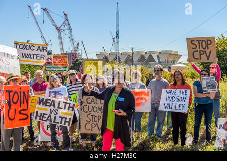 Wawayanda, United States. 24th Sep, 2016. New York 42nd District Senate Democratic challenger Pramilla Malick. Local residents and activist groups held a press conference and a protest rally calling for the immediate stop of the construction of the CPV gas-fired power plant in the Orange County town of Wawayanda due to the unfolding federal corruption investigation. Credit:  Erik McGregor/Pacific Press/Alamy Live News Stock Photo