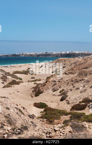 Fuerteventura, Canary Islands: rocks and sand dunes of the beach Playa del Águila, one of the most famous of the northwestern coast, near El Cotillo Stock Photo
