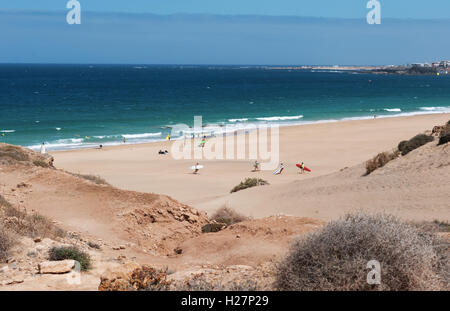 Fuerteventura, Canary Islands: rocks and sand dunes of the beach Playa del Águila, one of the most famous of the northwestern coast, near El Cotillo Stock Photo