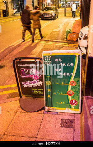 Signs in Chinese script outside Hunan Cantonese Chinese restaurant, George Street, Chinatown, Manchester, England Stock Photo