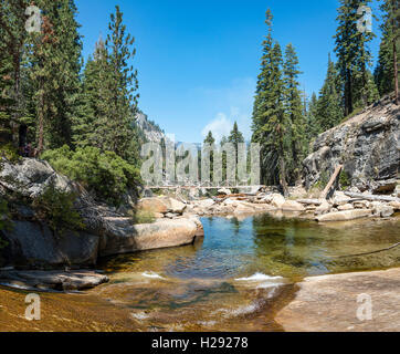 Bridge over river, Illilouette Creek Trail to Glacier Point, Sierra Nevada, Yosemite National Park, California, USA Stock Photo