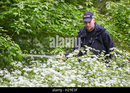 Police search University Parks in Oxford while looking for triple murderer Jed Allen Stock Photo