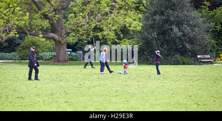 Police search University Parks in Oxford while looking for triple murderer Jed Allen Stock Photo