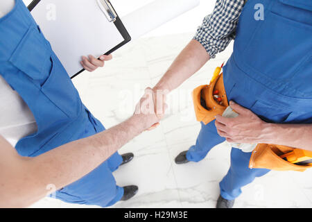 Two construction workers shaking hands, deal is finished concept Stock Photo