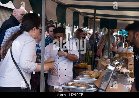 London, UK. 25th  September, 2016. The Balham Food Festival 2016 begins today showcasing the goumet food on offer in the local pubs, cafes,bars and restuarants followed by a week of foodie events from September 26th to October 2nd. Credit:  claire doherty/Alamy Live News Stock Photo