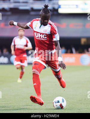 September 25, 2016: New England Revolution forward Kei Kamara (13) takes a shot on frame against Columbus in the first half. Columbus, OH, USA. Brent Clark Alamy Live News Stock Photo