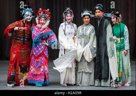 London, UK.  26 September 2016.  Members of the SuZhou Kun Opera theatre attend a press call at The Globe Theatre ahead of the 400th year anniversary special performance of The Peony Pavilion in memory of Tang Xianzu, the 16th century Ming dynasty's master playright, and William Shakespeare.  Held over three nights, the opera, known as China's Romeo and Juliet, will be performed at the Troxy theatre from 28 to 30 September.  Credit:  Stephen Chung / Alamy Live News Stock Photo