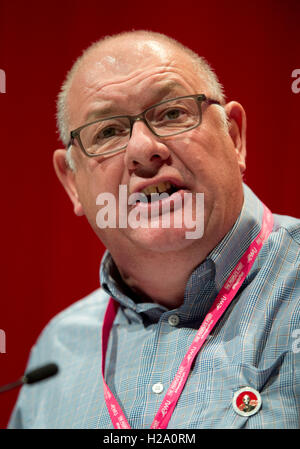 Liverpool, UK. 26th September 2016. General Secretary of the Communication WorkersÕ Union (CWU) Dave Ward speaks at day two of the Labour Party Conference in Liverpool. Credit:  Russell Hart/Alamy Live News. Stock Photo