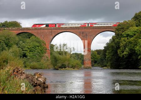 Wetheral Viaduct, Cumbria, UK. 25th September 2016. Virgin InterCity 125 crossing Wetheral Viaduct over the River Eden diverted onto the Newcastle & Carlisle Railway due to weekend engineering works on the East Coast Main Line in Scotland. Credit:  Andrew Findlay/Alamy Live News