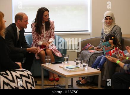 The Duke and Duchess of Cambridge talk with a family of Syrian refugees, Yosra Alamahameed and daughter Reemus during their visit to the Immigrant Services Society of British Columbia New Welcome Centre in Vancouver on Day Two of their tour of Canada. Stock Photo