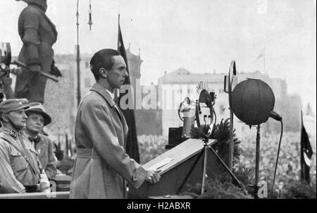 JOSEPH GOEBBELS (1897-1945) as Nazi Germany's Minister of Propaganda opening the 1933 Festival of Youth Stock Photo