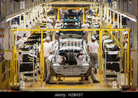 Automobile industry workers - Assembly line at Nissan ...