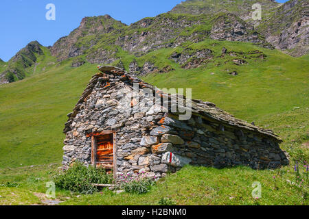 Small mountain cottage in the swiss alps Stock Photo