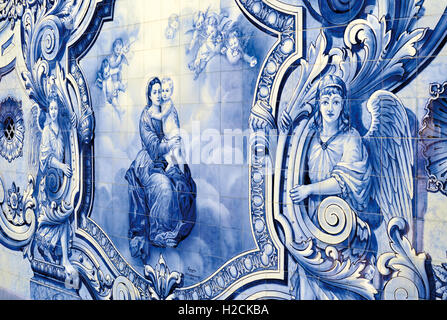Portugal: Historic blue and white tiles with Mother Mary holding infant Jesus Stock Photo