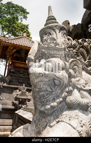 Indonesia, Bali, Payangan, Buahan village, Pura Nataran Sangyang Tega barong guarding new Hindu Temple Stock Photo