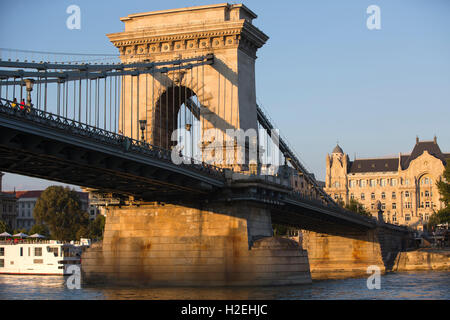 Széchenyi Chain Bridge, suspension bridge spanning the River Danube between Buda and Pest, Budapest, Hungary, Europe Stock Photo