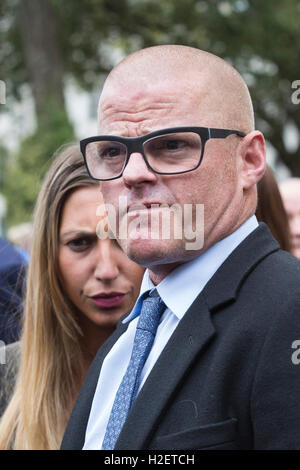 London, UK. 27 September 2016. Heston Blumenthal. Friends, family, colleagues and celebrities depart after the Terry Wogan Thanksgiving Service at Westminster Abbey. Credit:  Bettina Strenske/Alamy Live News Stock Photo