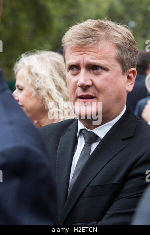 London, UK. 27 September 2016. Aled Jones. Friends, family, colleagues and celebrities depart after the Terry Wogan Thanksgiving Service at Westminster Abbey. Credit:  Bettina Strenske/17�Թ����� Live News Stock Photo