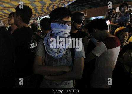 A protester hide his face with scalf preparing for confrontation at Mong Kok occupied zone on Nathan Road, Kowloon. 5th Oct, 2014. Tomorrow Sept 28, marks the 2nd anniversary of the [Occupy Central-Umbrella Revolution]. Sept 27, 2016. Hong Kong. ( file photo ) Liau Chung Ren/ZUMA © Liau Chung Ren/ZUMA Wire/Alamy Live News Stock Photo