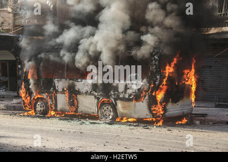 Aleppo, Syria. 25th Sep, 2016. Syrian jets have attacked the besieged town of Aleppo with cluster bombs, causing several deaths and injures and much burning. © Basem Ayoubi/ImagesLive/ZUMA Wire/Alamy Live News Stock Photo