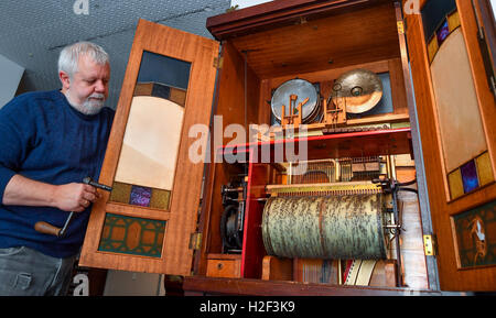 Thomas Jansen presenting a self-playing roller piano from 1900 in his Music Museum in Beeskow, Germany, 24 October 2016. PHOTO: PATRICK PLEUL/dpa Stock Photo