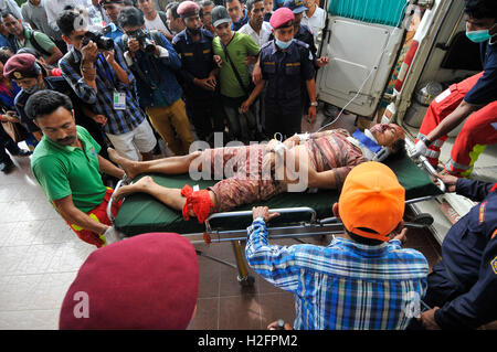Kathmandu, Nepal. 27th Sep, 2016. Hospital staffs carrying an injured passenger towards Tribhuwan university teaching hospital in Kathmandu for treatment as rescued from fell around 200 meters down near Pantatar of Marpak. The bus was heading towards to kintang phedi from Dhading. © Narayan Maharjan/Pacific Press/Alamy Live News Stock Photo