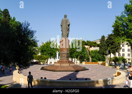 Statue of Nizami Ganjavi in Baku Stock Photo: 97394021 - Alamy