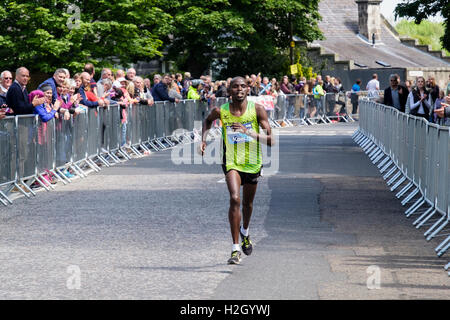 Kenyan runner Japhet Koech runs competes in 2016 Edinburgh marathon with spectators cheering him into 3rd place. Musselburgh Scotland UK Stock Photo